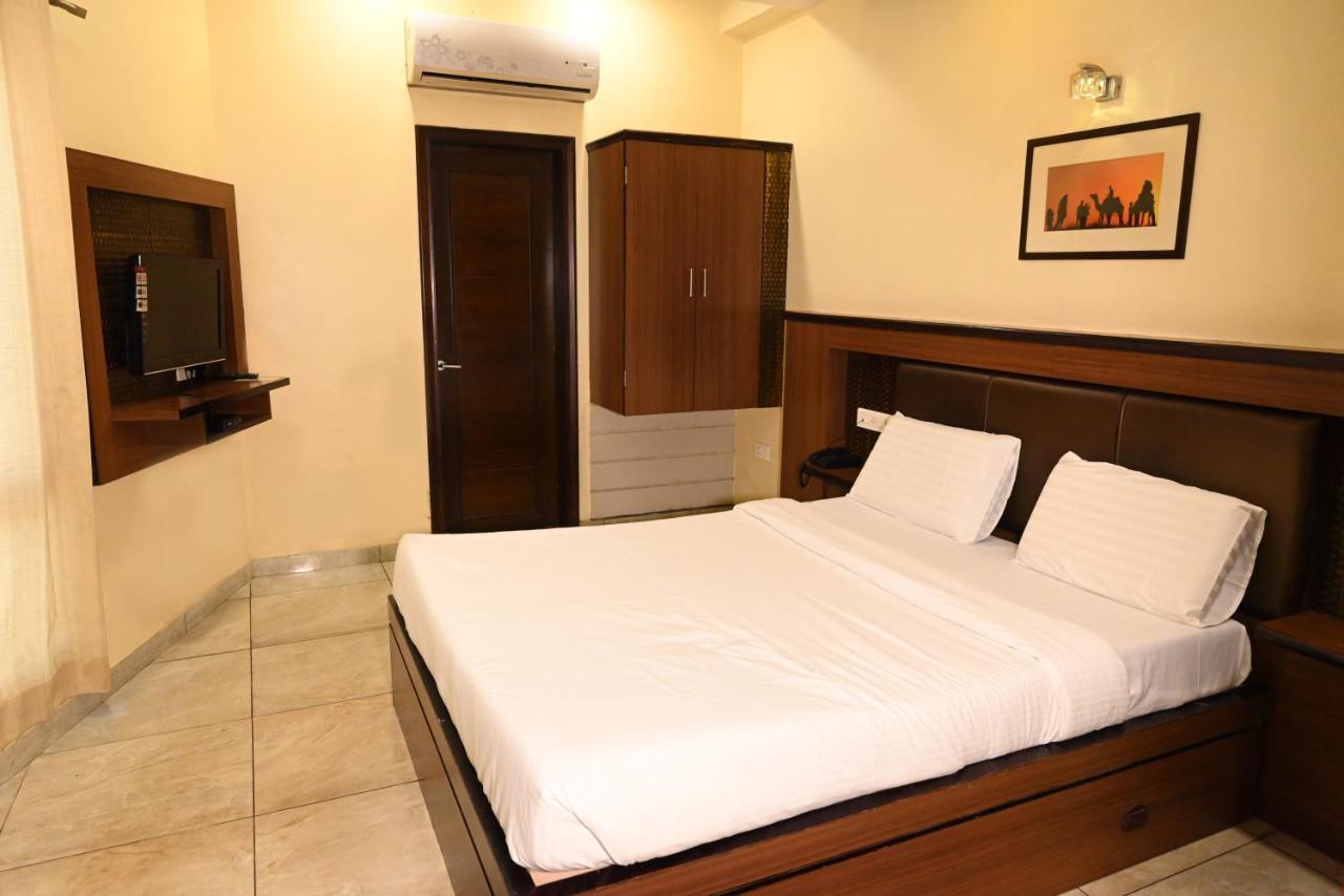 Hotel Plaza Inn, Аджмер Екстериор снимка