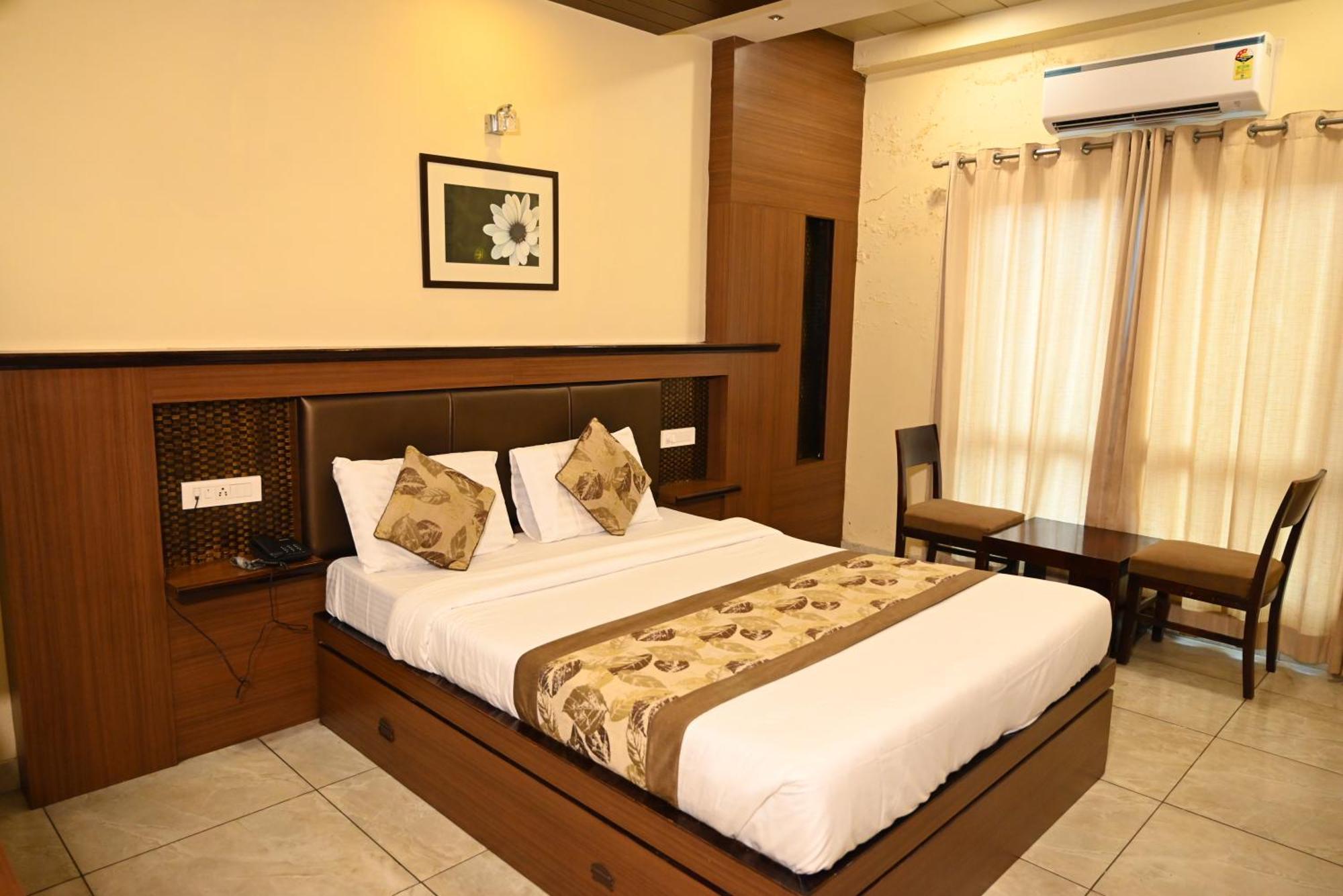 Hotel Plaza Inn, Аджмер Екстериор снимка