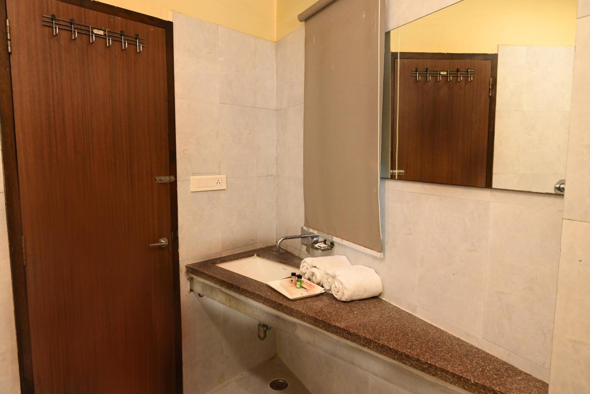 Hotel Plaza Inn, Аджмер Екстериор снимка